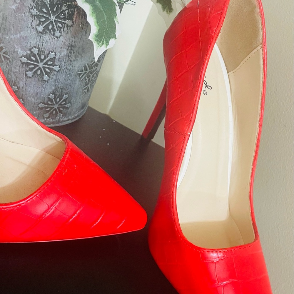 Cupid Red Croc-Patterned Heels - Picture 4 of 5